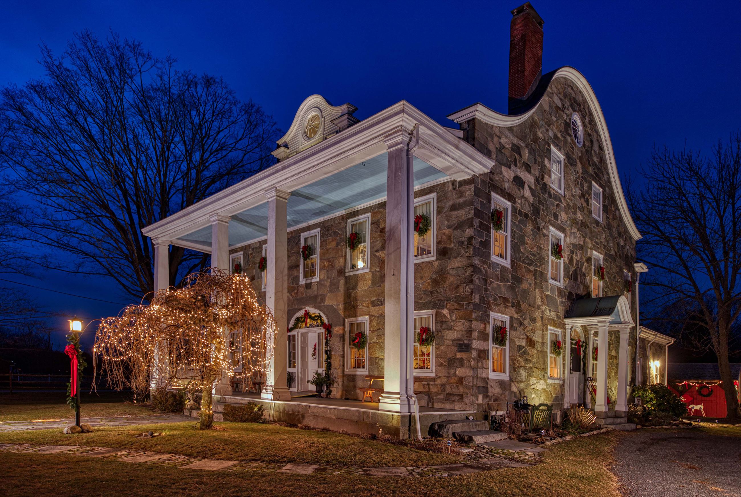 Hearthside Xmas Twilight 0182_DCruz_LR[320]